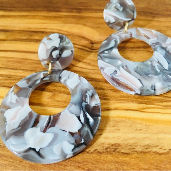 Gray Tortoise Round Pendant Earrings - Picture 6 of 8